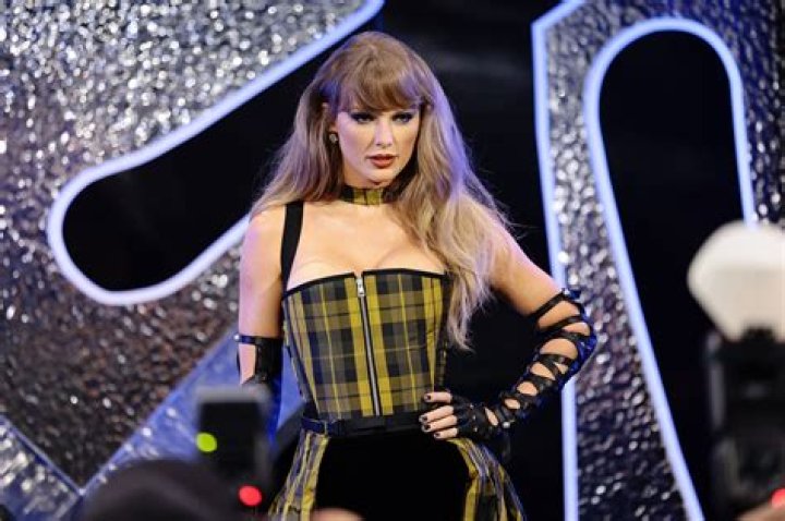 Taylor Swift 'couldn't believe' Travis was singing again on stage, says lip-reader 