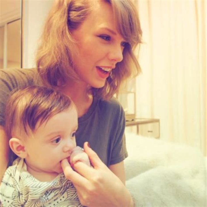 Taylor Swift did a photoshoot with Jaime King’s baby bump: creepy or cute?