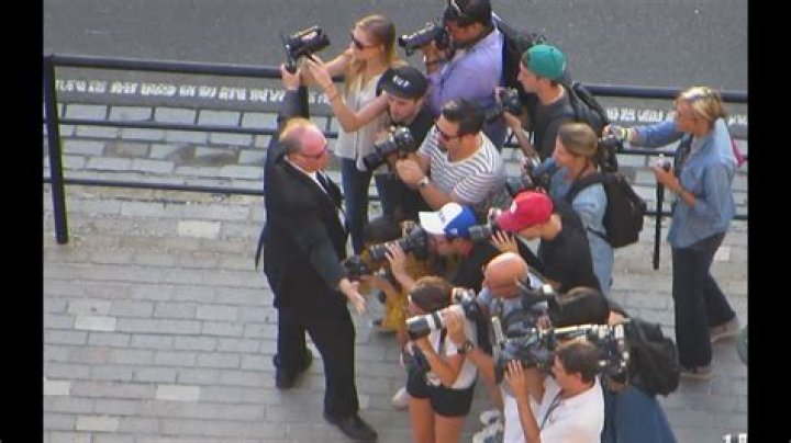 Tim Gunn: Anna Wintour has her bodyguards carry her down stairs