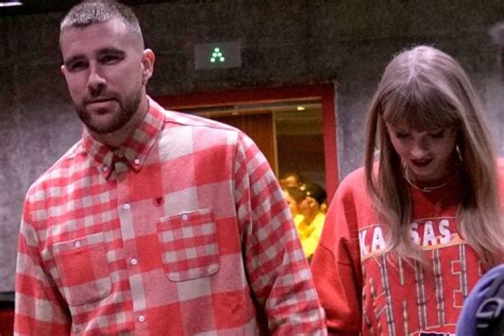 Travis Kelce admits the pressure of picking out Taylor Swift's Valentine's Day gift