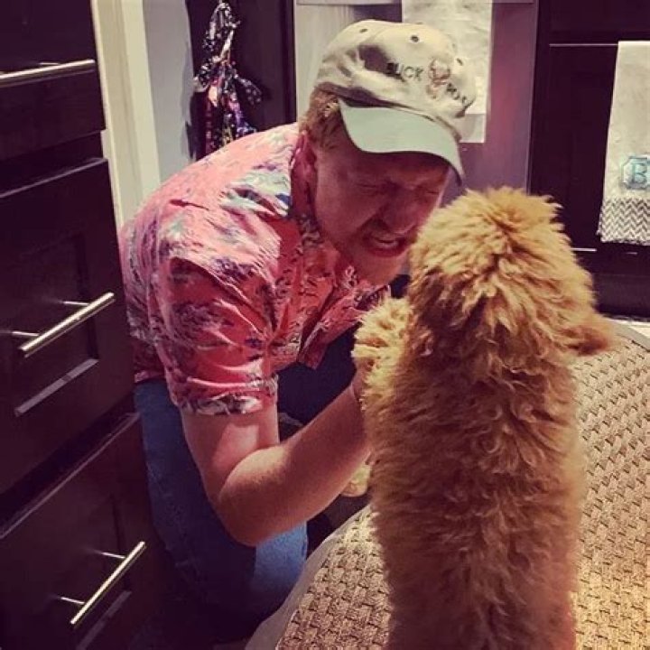 Tyler Childers Pets - Celebrity Pets