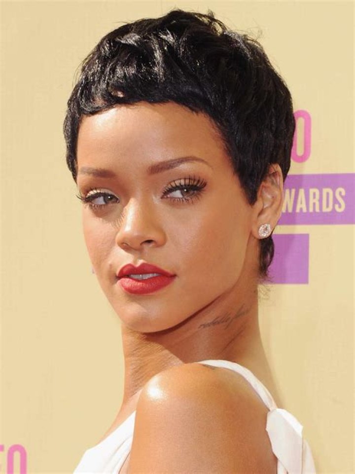 Which Rihanna Short Hair Look Would You Have?