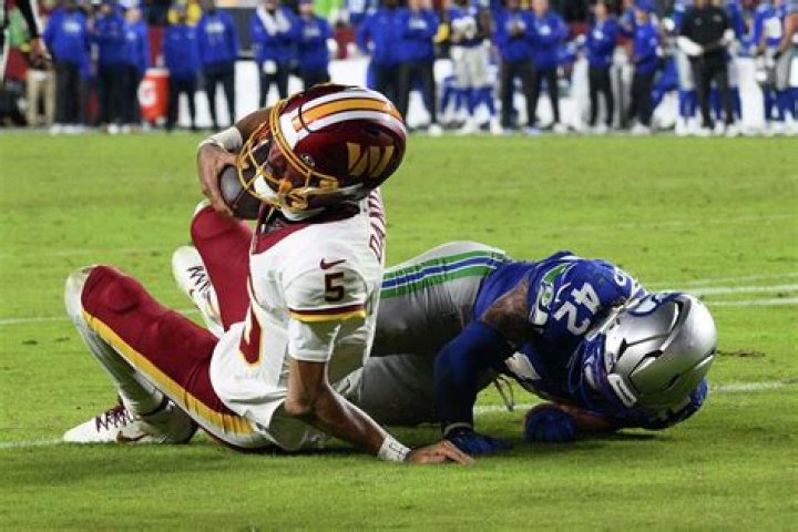 Who is Jayden's online troll?