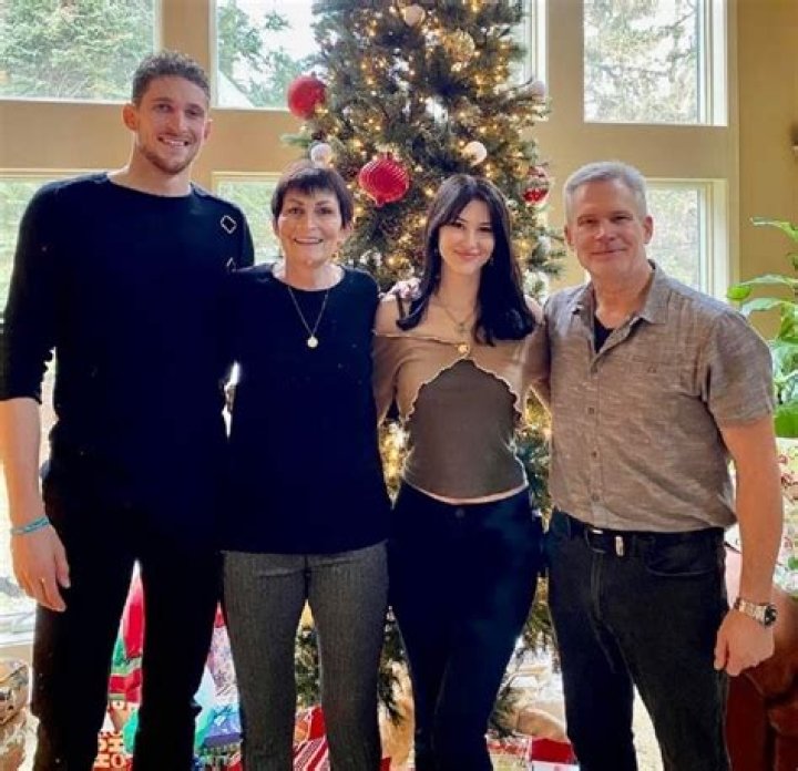 Who Is Mike Muscala Wife? Family Age Height And Instagram