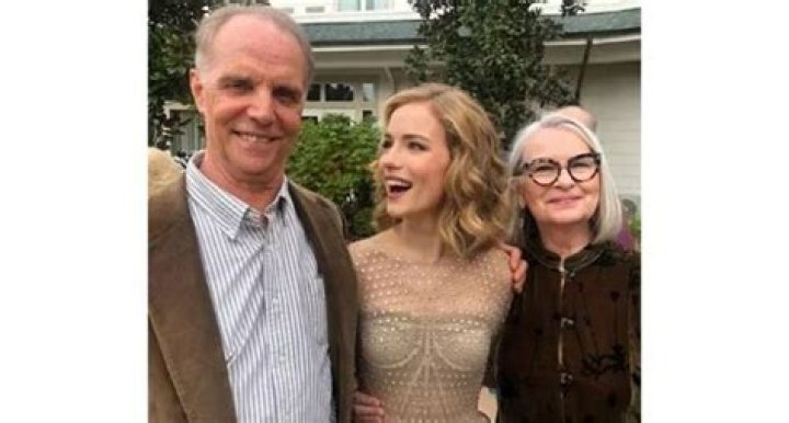 Willa Fitzgerald Related To Ruth From Ozark? Relationship