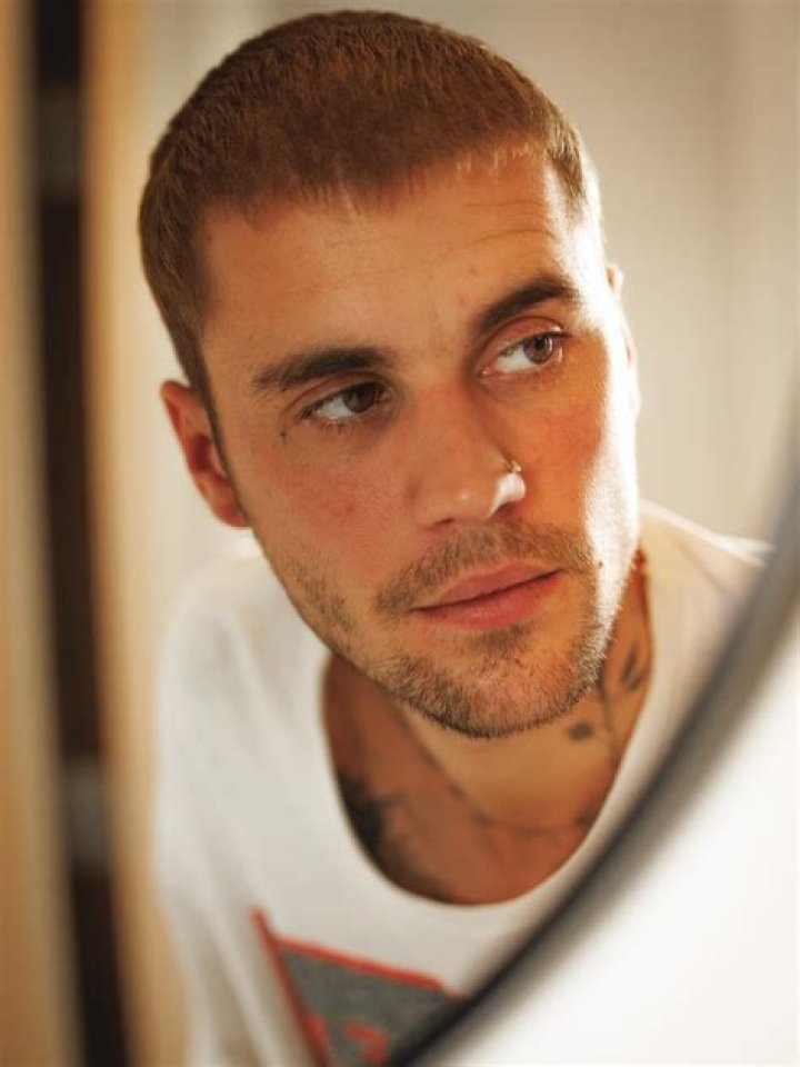 Would you like to see possibly the grossest Justin Bieber selfie ever?